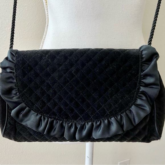 Handbags - Elegant Black Quilted Women's Bag